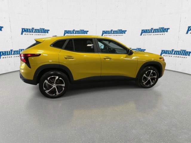 Used 2024 Chevrolet Trax RS w/ Sunroof Package FWD image 12
