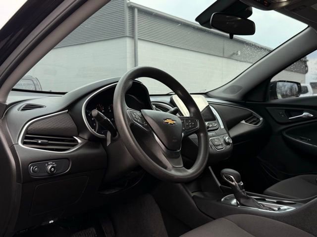 Used 2025 Chevrolet Malibu LS image 30