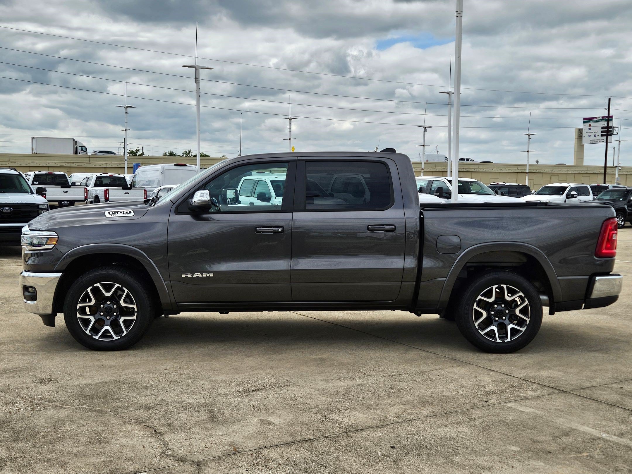 Used 2026 RAM 1500 Laramie AWD/4WD image 9