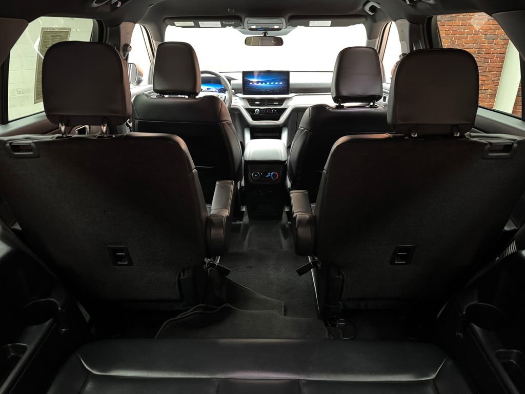 Certified 2025 Ford Explorer ST-Line AWD/4WD image 32