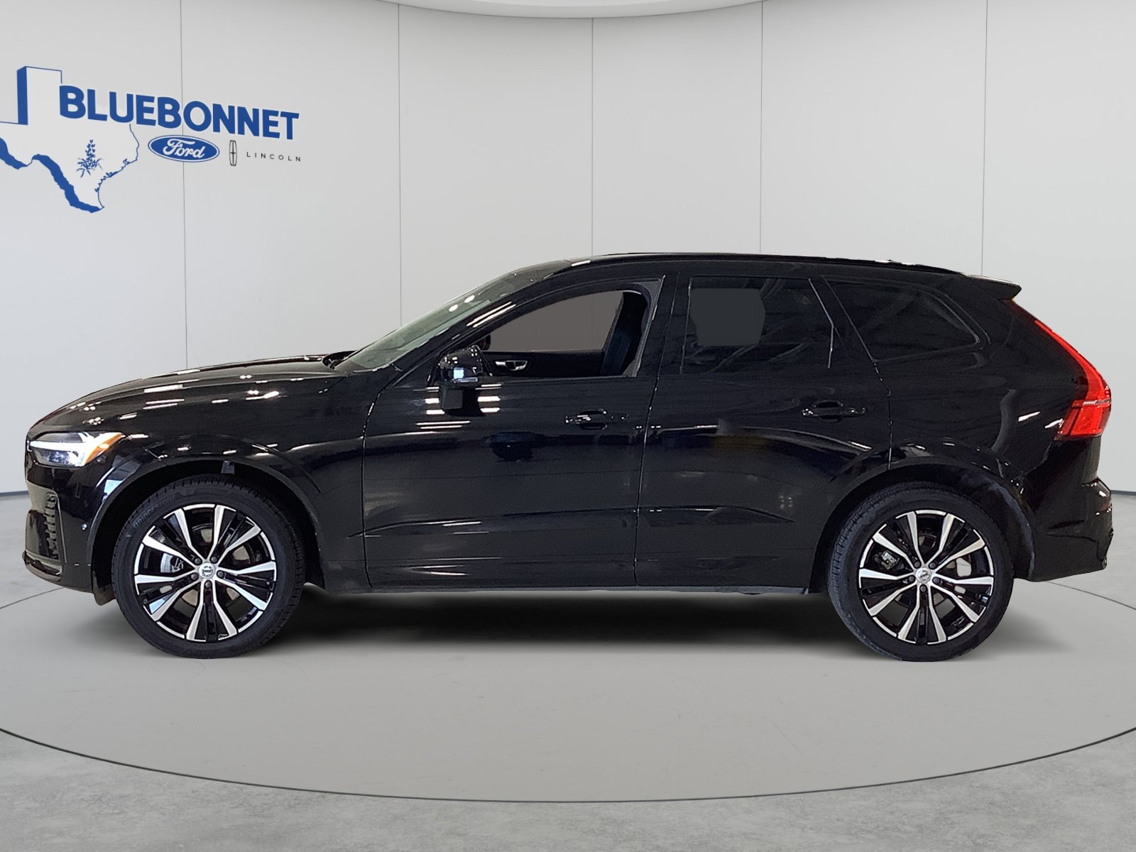 Used 2024 Volvo XC60 B5 Plus w/ Protection Package Premier AWD/4WD image 8