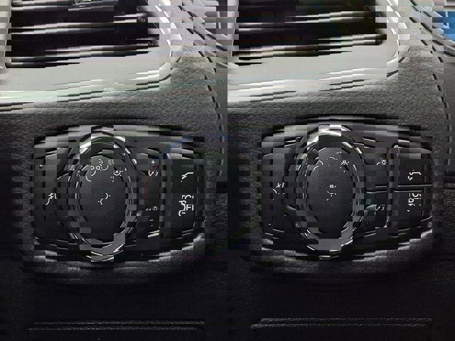 Certified 2024 Ford Edge Titanium w/ Class II Trailer Tow Package image 20