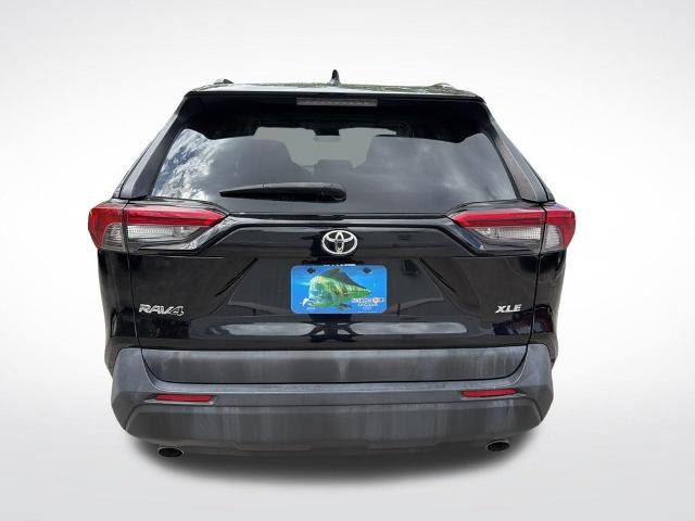 Used 2019 Toyota RAV4 XLE Premium FWD image 4