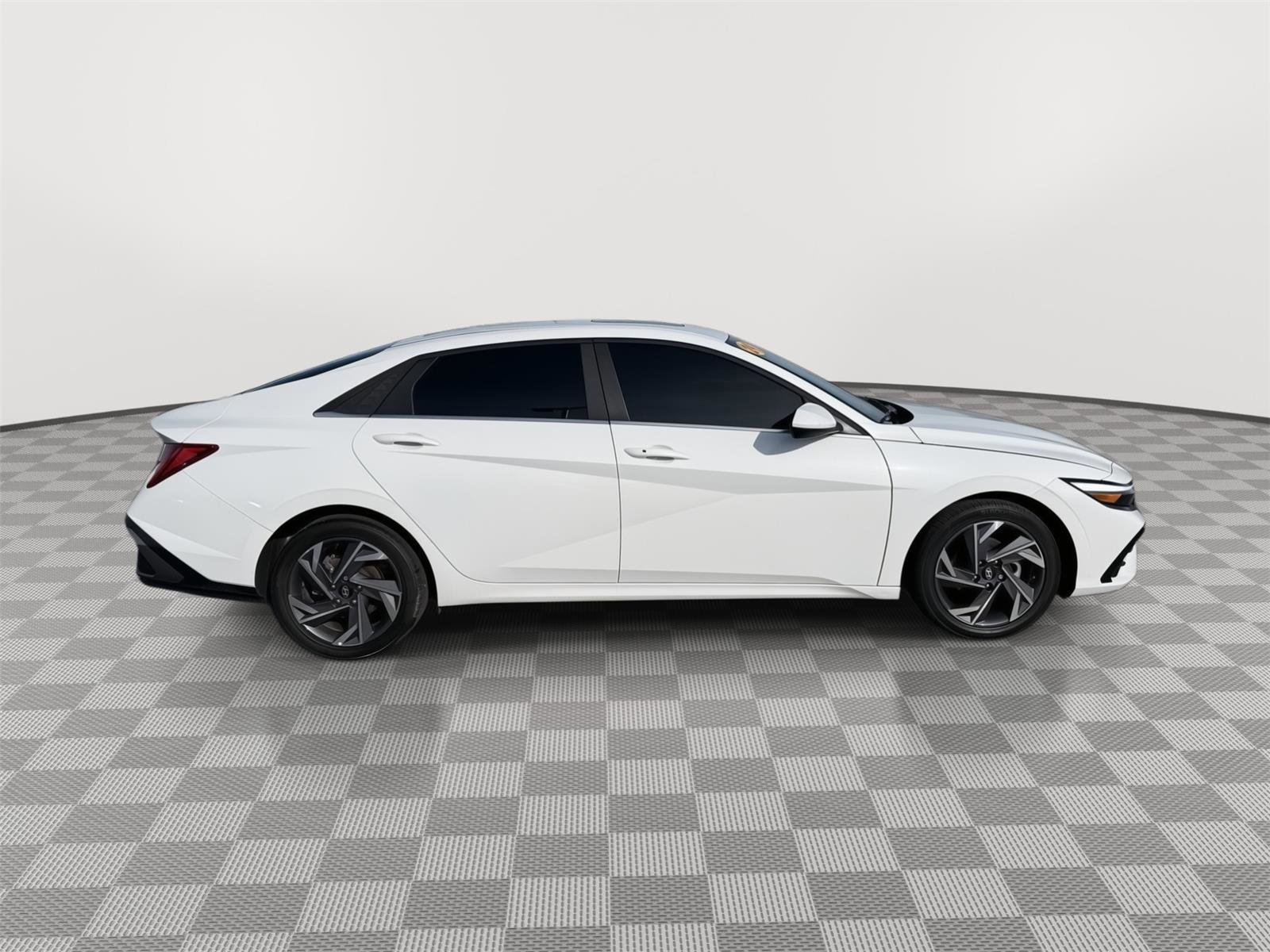 Used 2024 Hyundai Elantra SEL w/ Convenience Package image 6