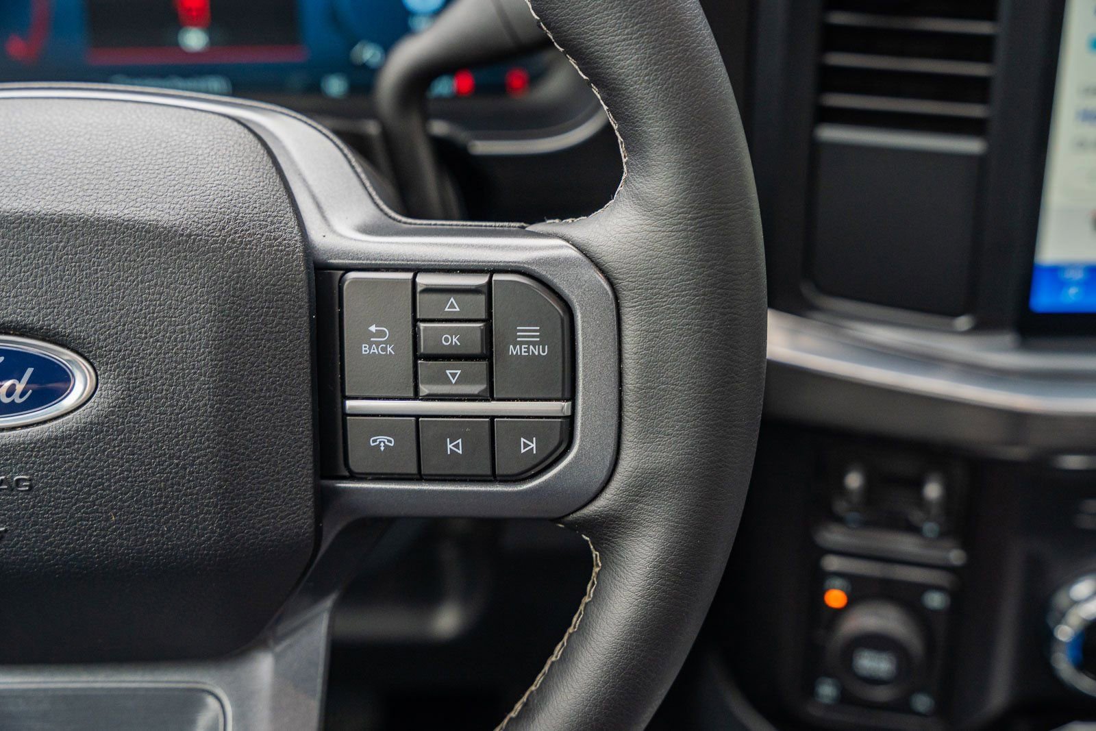 Certified 2025 Ford F250 Lariat w/ Black Appearance Package image 33