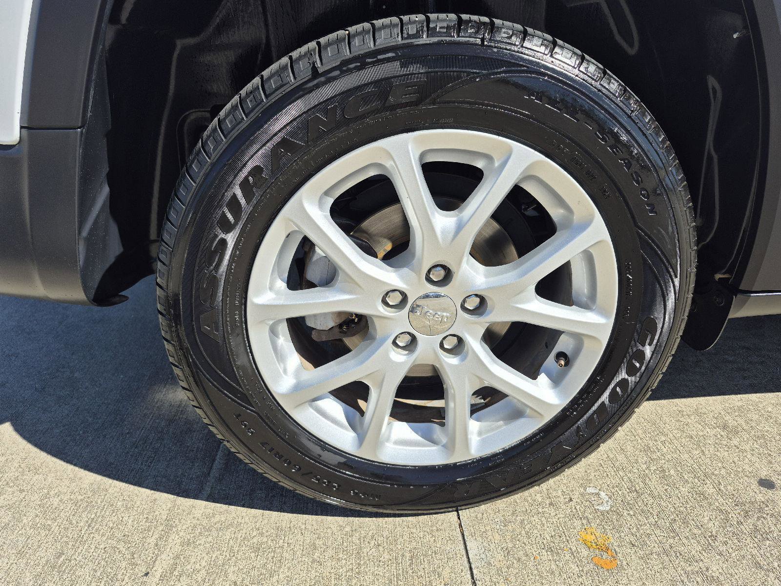 Used 2018 Jeep Cherokee Latitude Plus image 9