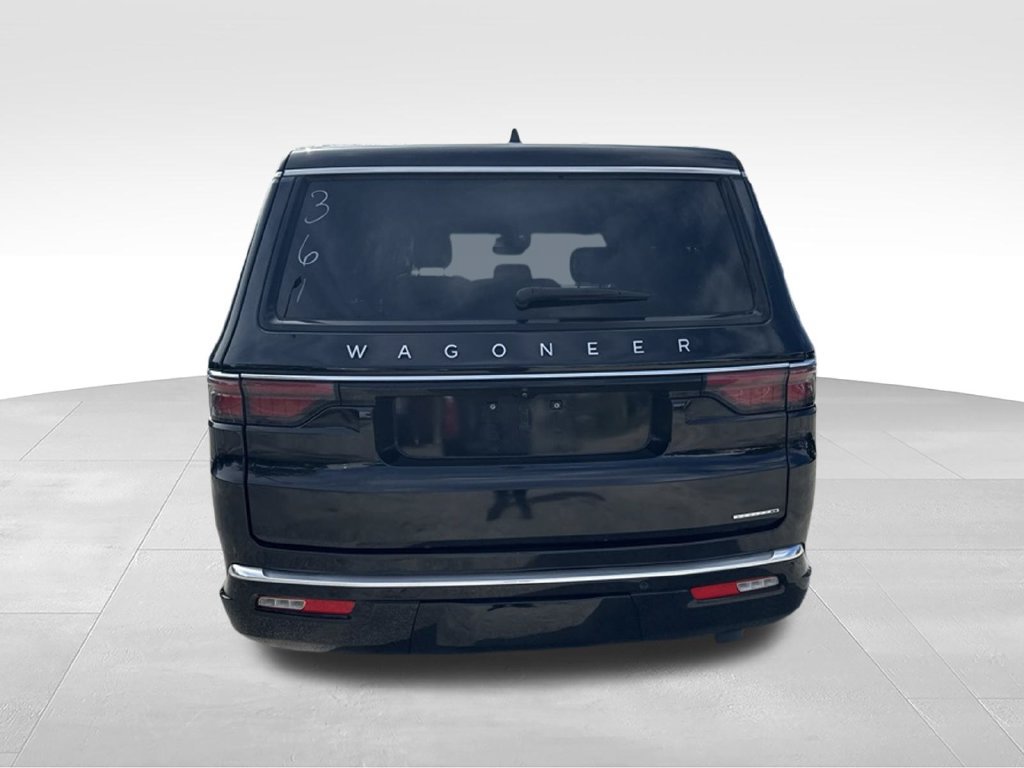 Used 2024 Jeep Wagoneer L Series II RWD image 12