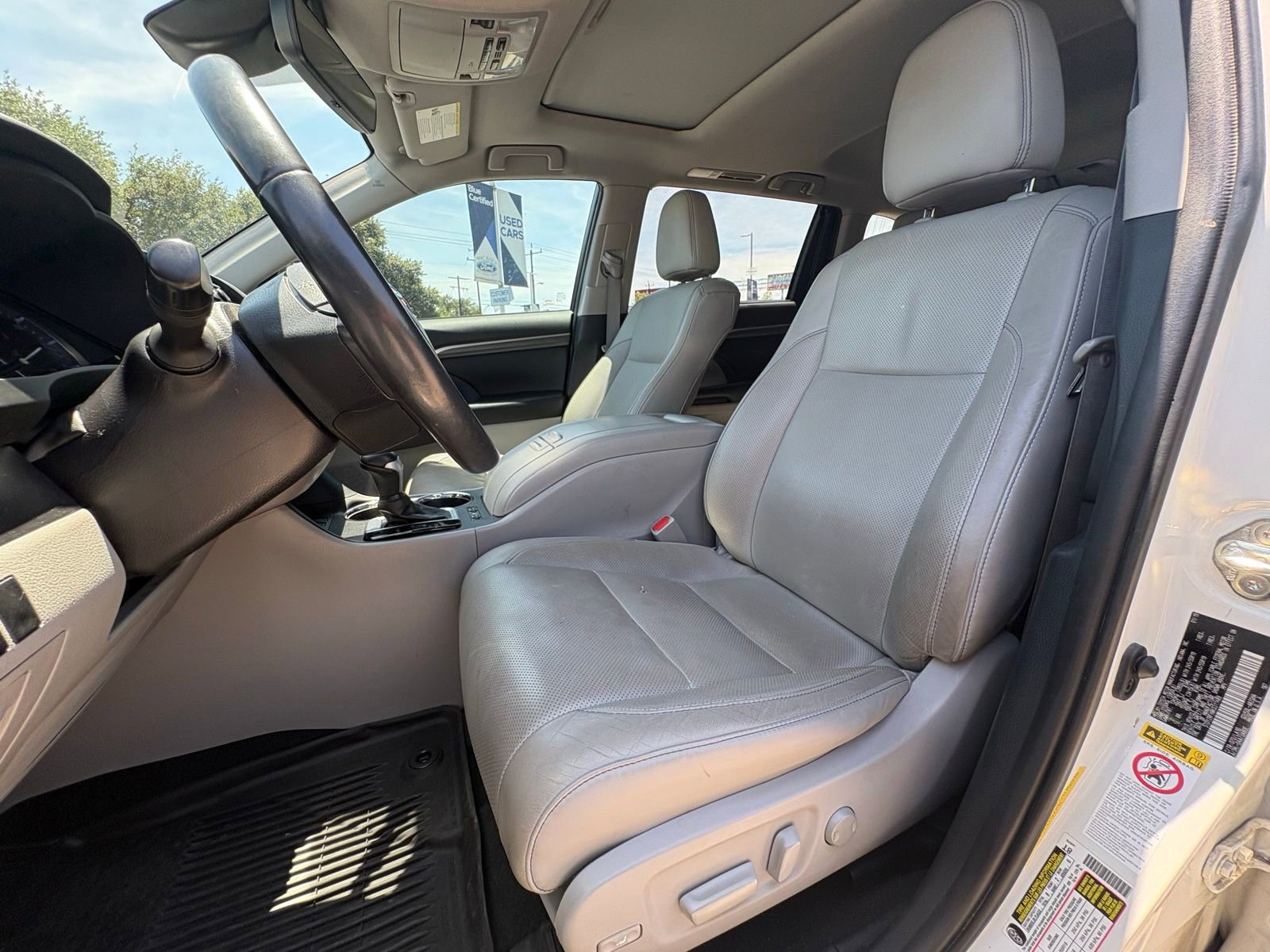 Used 2019 Toyota Highlander Limited FWD image 15