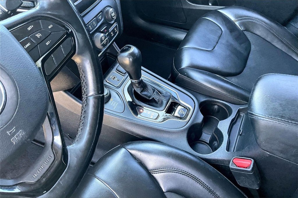 Used 2020 Jeep Cherokee Latitude Plus image 15