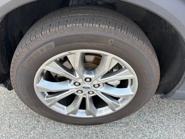 Certified 2022 Ford Explorer XLT w/ Equipment Group 202A AWD/4WD image 9