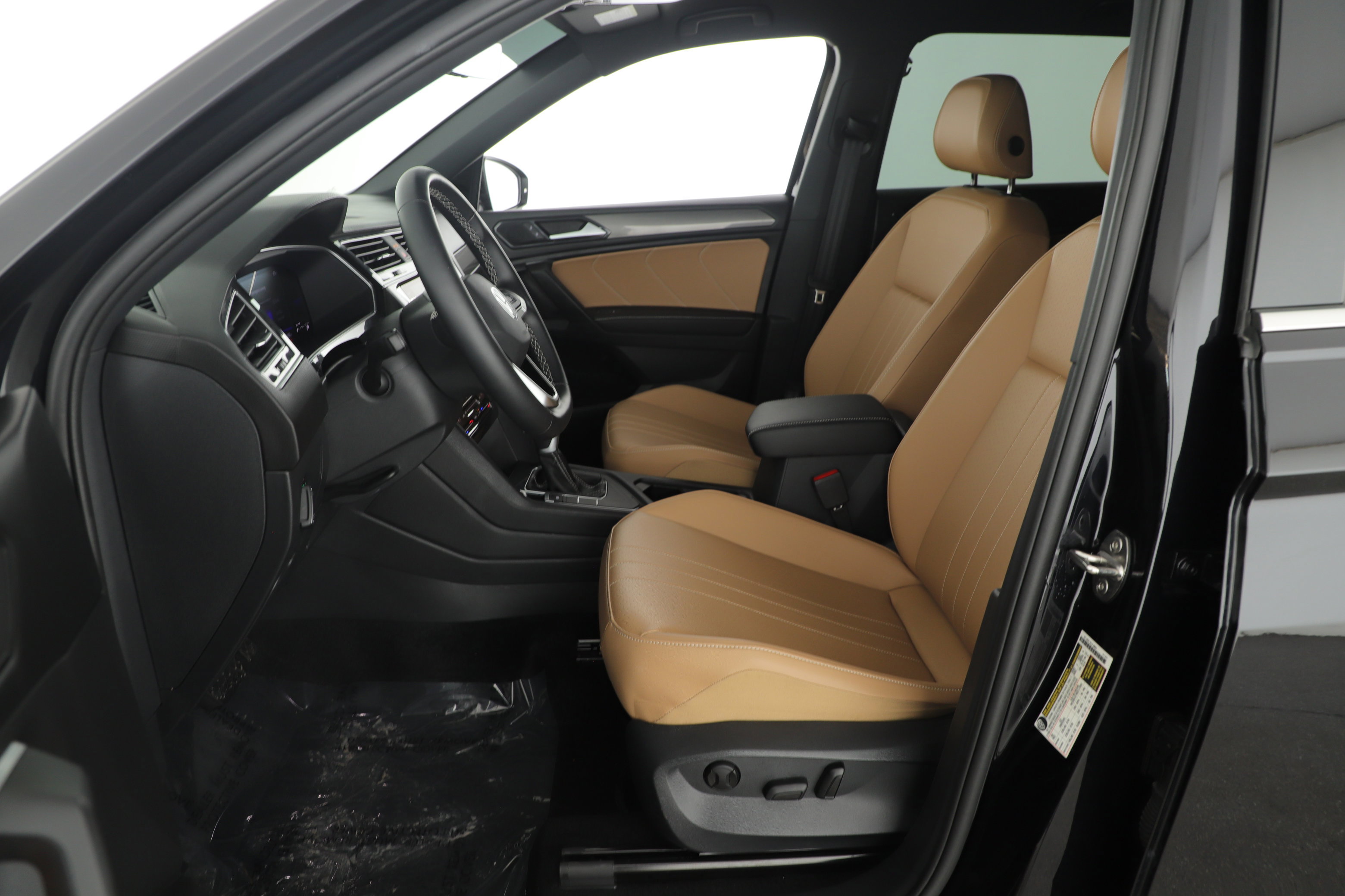 Used 2024 Volkswagen Tiguan SE image 12