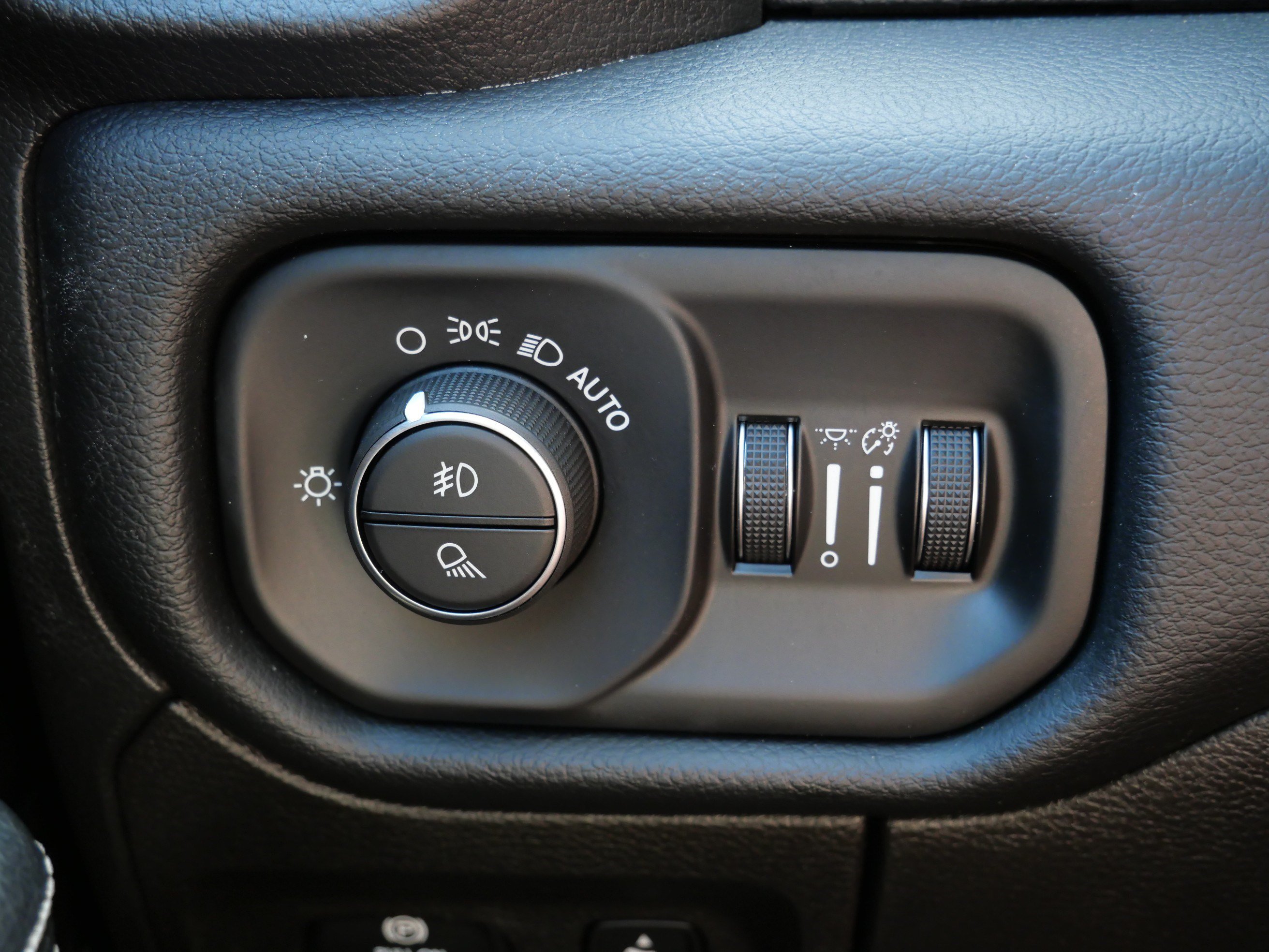 Used 2021 RAM 1500 Laramie AWD/4WD image 26