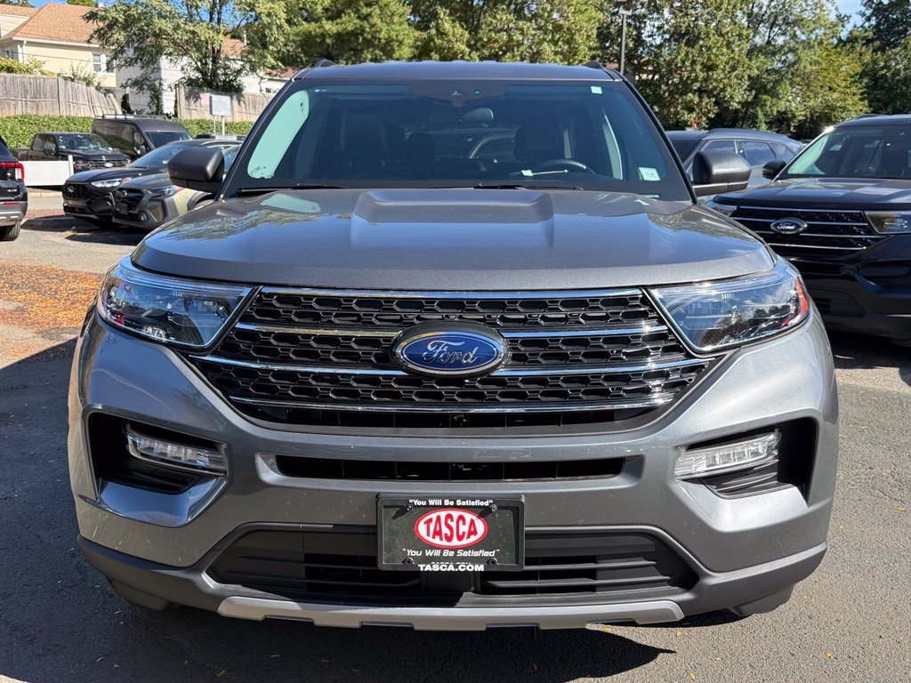Certified 2023 Ford Explorer XLT w/ Equipment Group 202A AWD/4WD image 3