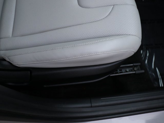 Used 2024 Hyundai Elantra Limited FWD image 10