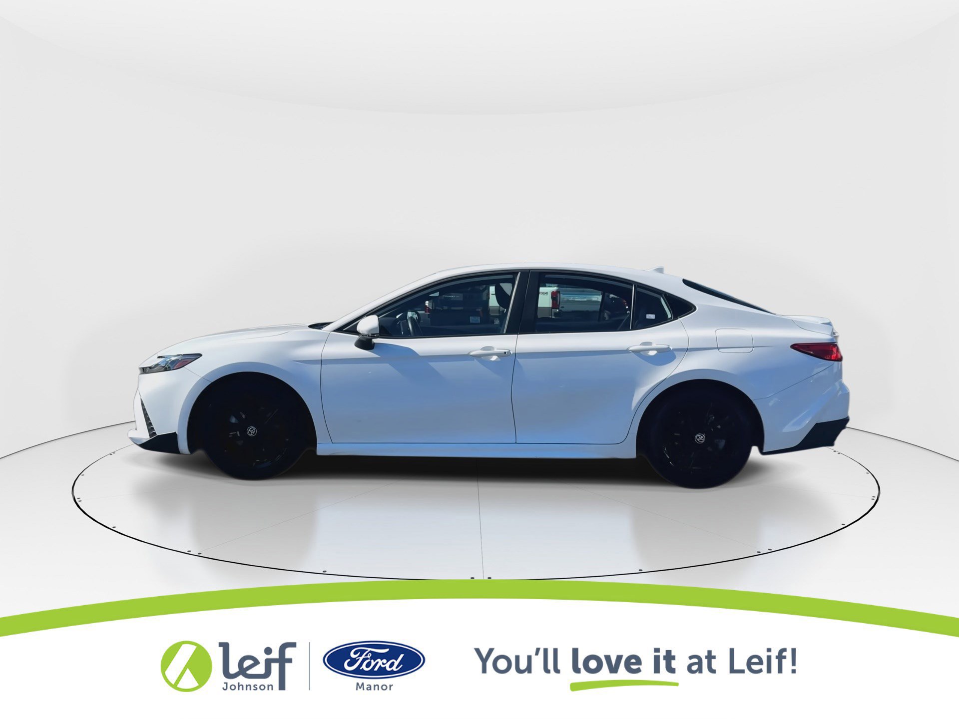 Used 2025 Toyota Camry SE image 7