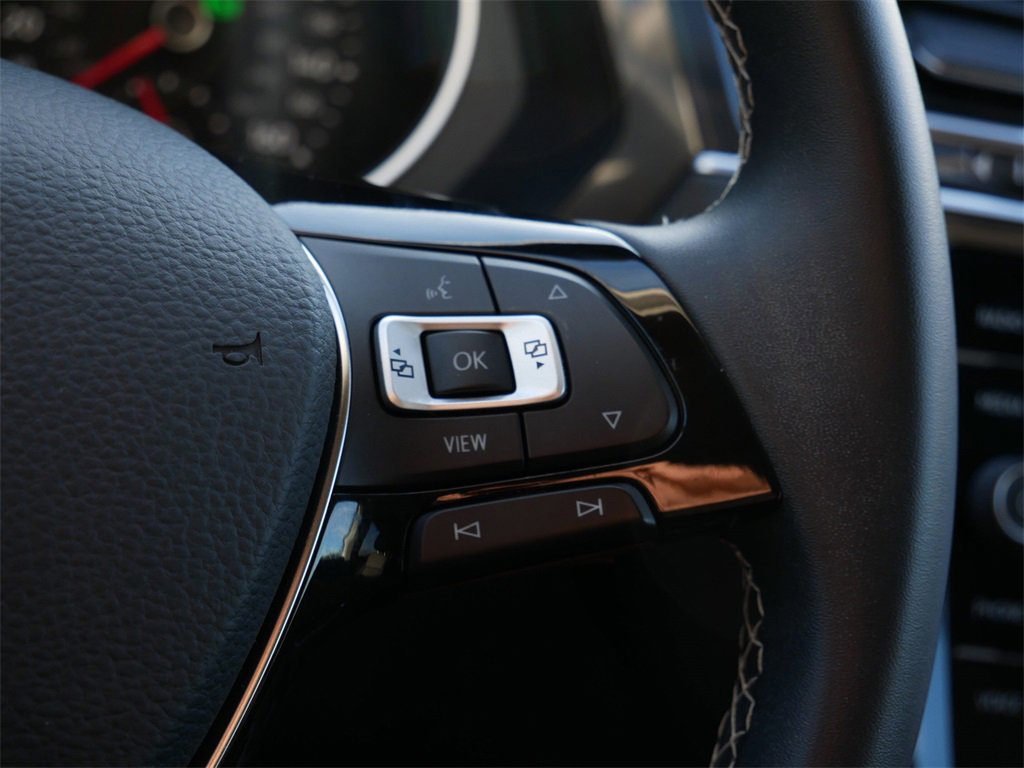 Used 2021 Volkswagen Tiguan SE image 19