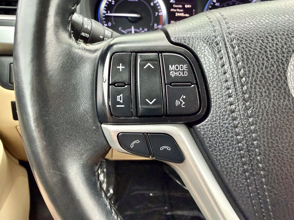 Used 2019 Toyota Highlander XLE AWD/4WD image 29