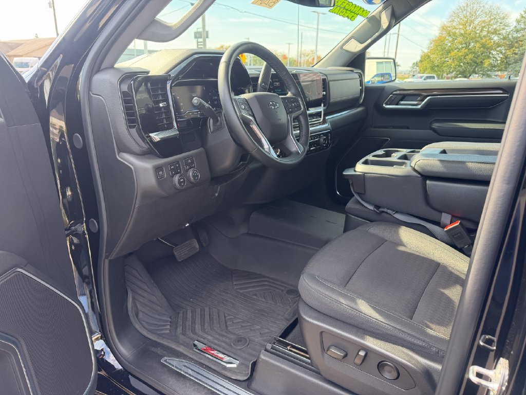 Used 2024 Chevrolet Silverado 1500 RST AWD/4WD image 16