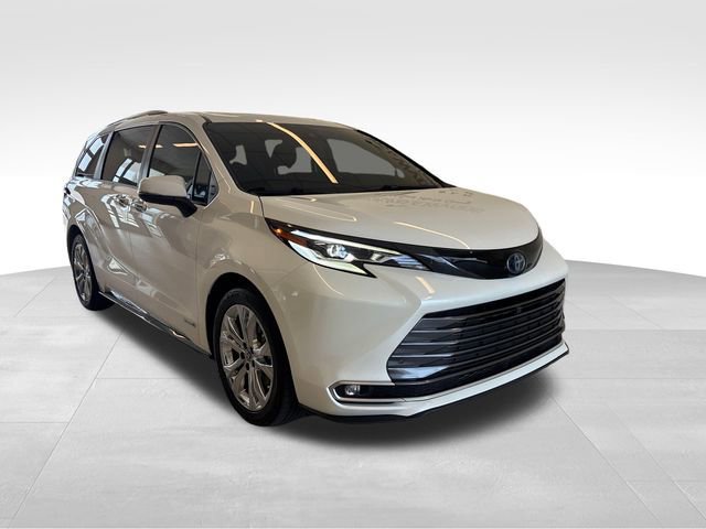 Used 2021 Toyota Sienna Platinum FWD image 4