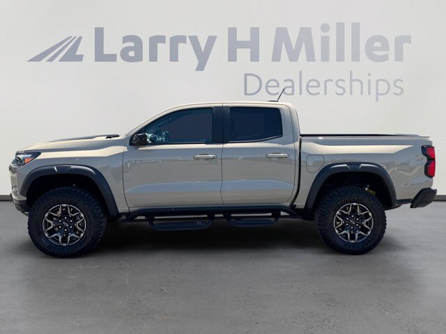 Used 2024 Chevrolet Colorado ZR2 w/ Technology Package AWD/4WD image 2