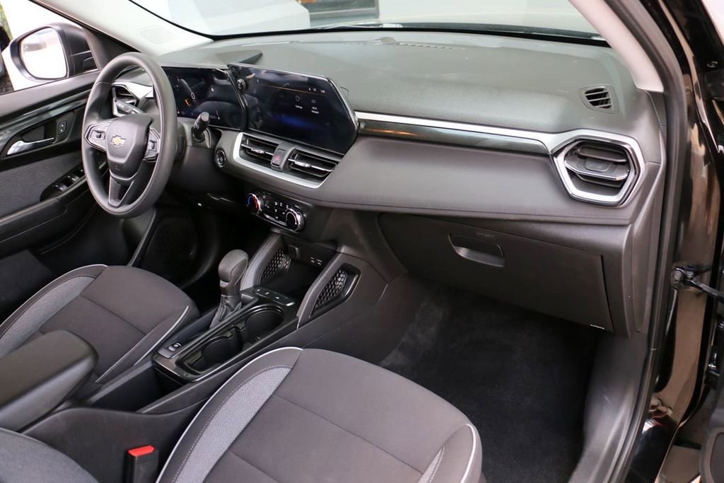 Used 2025 Chevrolet TrailBlazer LS w/ LS Convenience Package FWD image 25