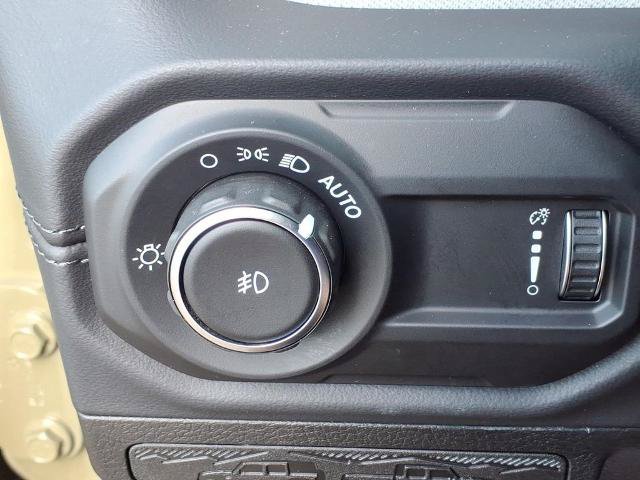 Used 2026 Jeep Wrangler Unlimited Sahara AWD/4WD image 13