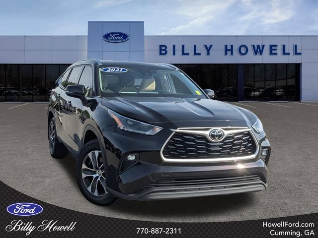 Used 2021 Toyota Highlander XLE AWD/4WD image 1