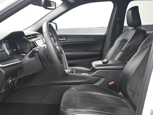 Used 2024 Jeep Grand Cherokee Altitude AWD/4WD image 6