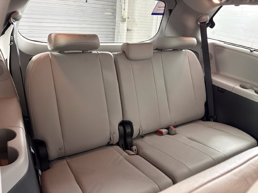 Used 2020 Toyota Sienna Limited Premium w/ Carpet Mat Package FWD image 36
