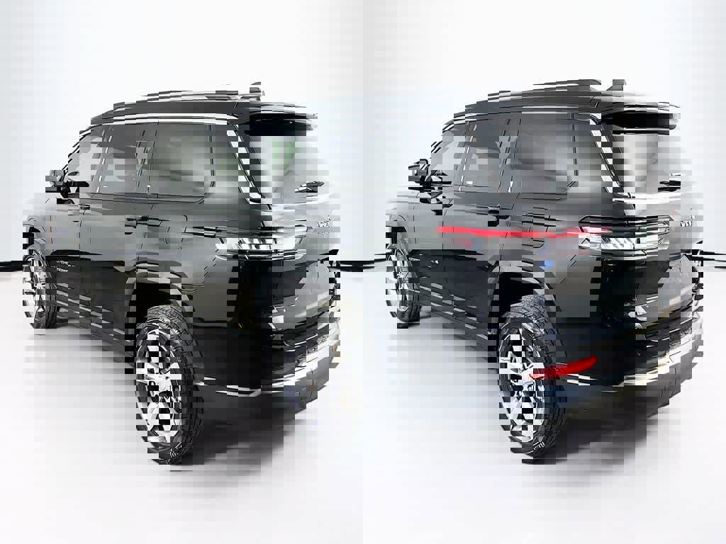 Used 2022 Jeep Grand Cherokee L Limited image 3