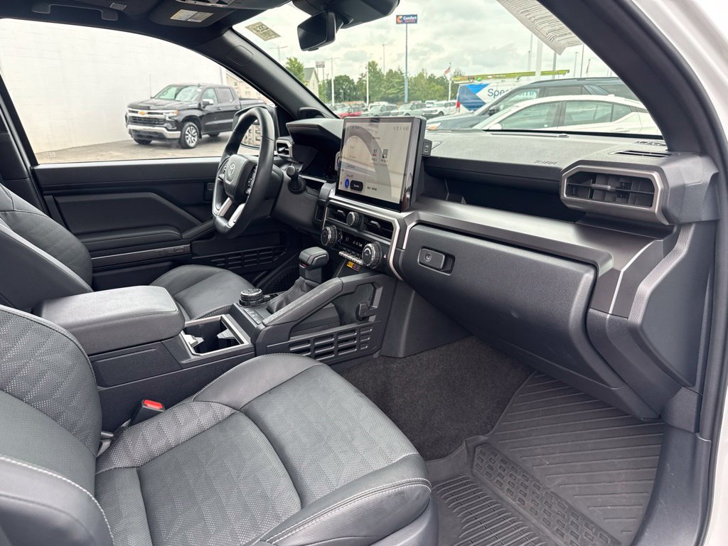 Used 2025 Toyota 4Runner TRD Off-Road Premium AWD/4WD image 33