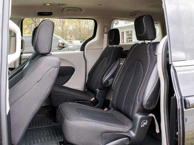 Used 2023 Chrysler Voyager LX FWD image 15