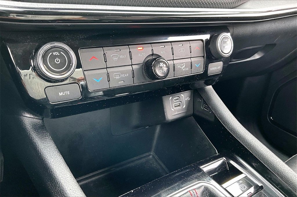 Used 2022 Jeep Compass Trailhawk w/ Trailhawk Convenience Group image 32