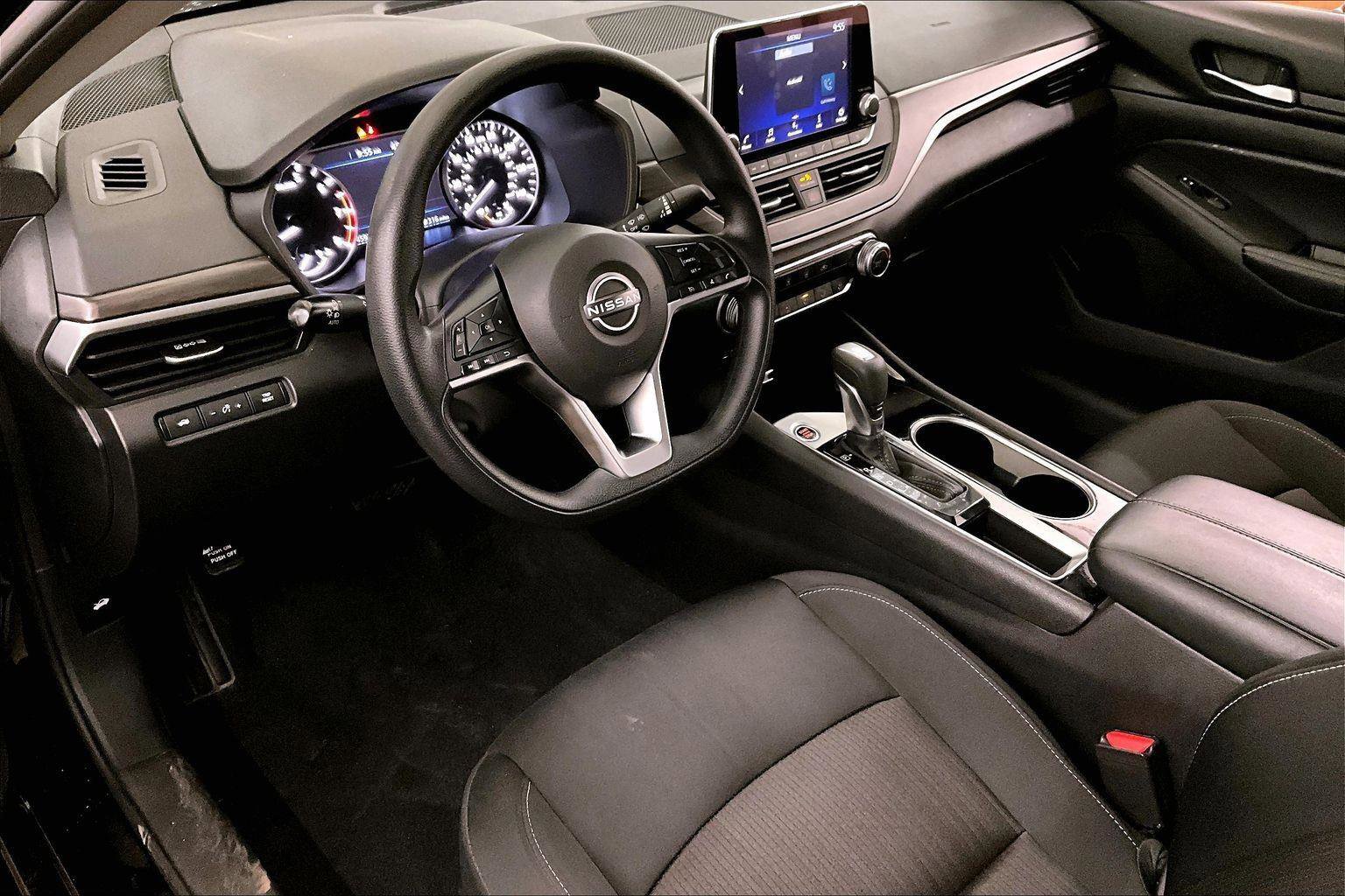 Used 2024 Nissan Altima 2.5 SV image 12