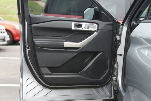 Certified 2022 Ford Explorer XLT w/ Equipment Group 202A RWD image 33