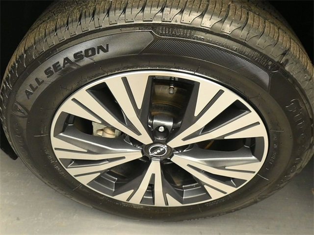 Used 2023 Nissan Rogue SV image 14