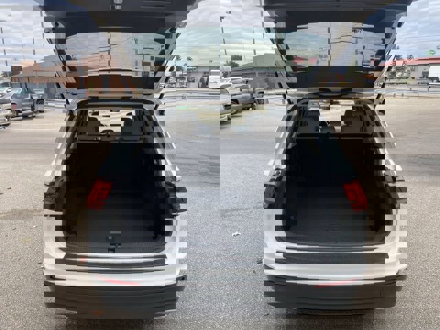 Used 2019 Volkswagen Tiguan SE image 19