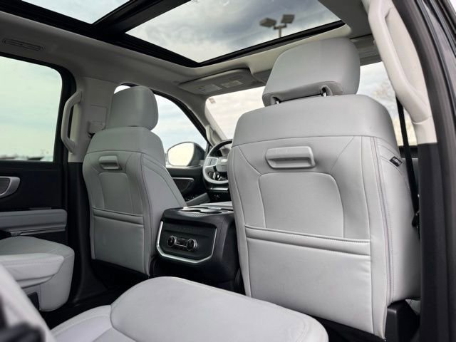 Certified 2025 Ford Expedition Platinum image 38
