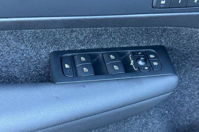 Used 2023 Volvo XC40 B5 Ultimate w/ Protection Package Premier image 10