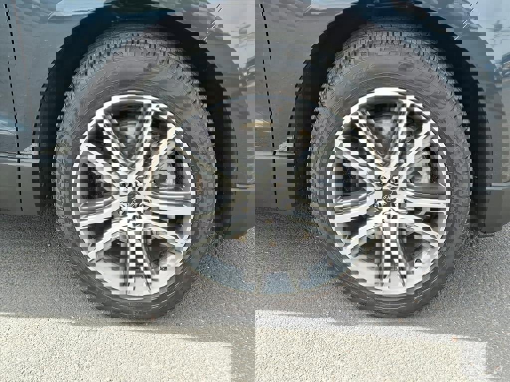 Certified 2024 Ford Edge Titanium w/ Equipment Group 301A image 9