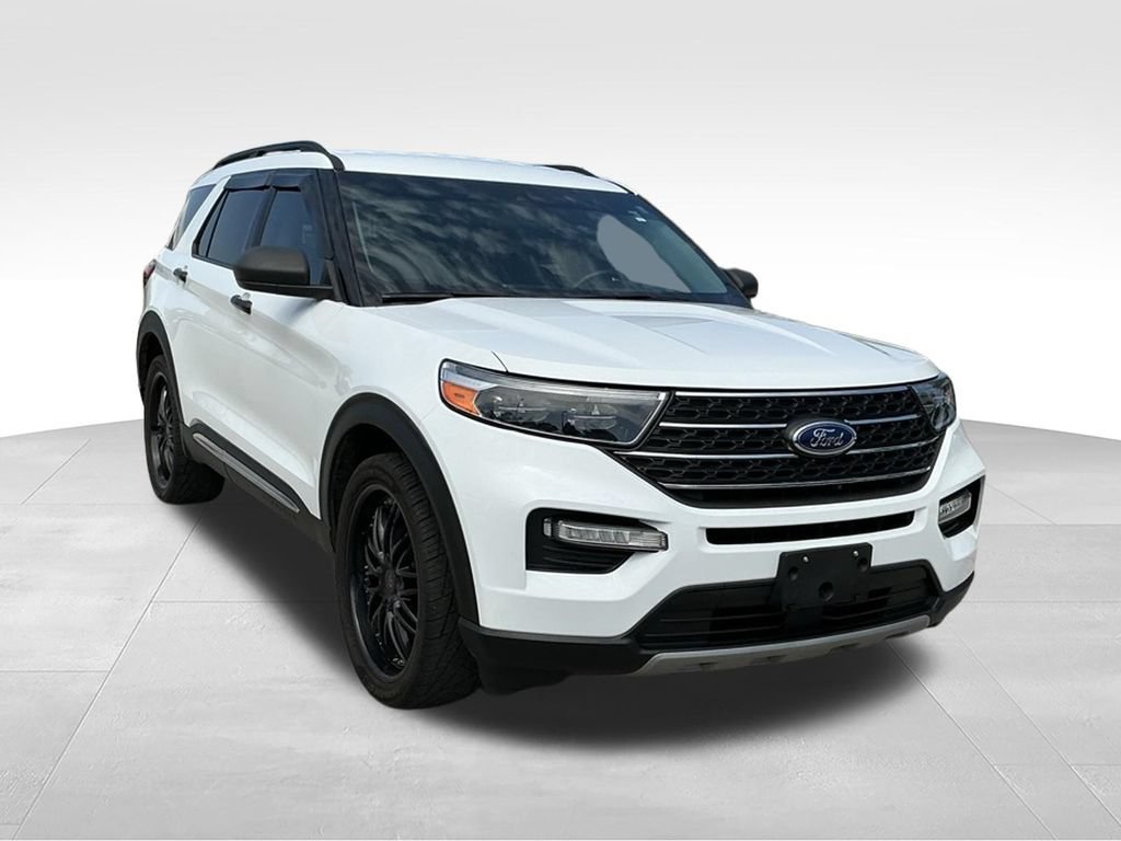 Certified 2023 Ford Explorer XLT w/ Equipment Group 202A AWD/4WD image 15