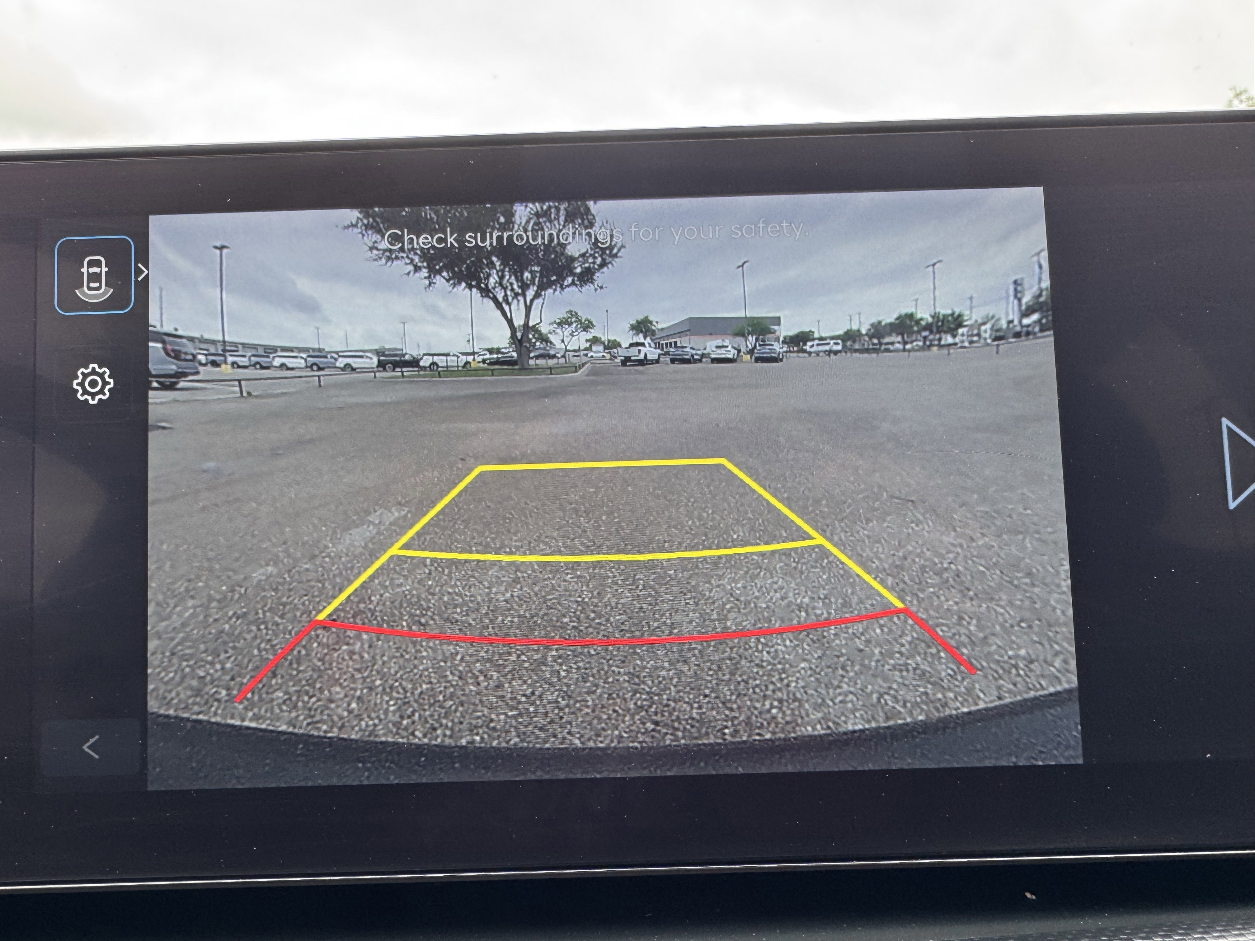 Used 2025 Hyundai Santa Cruz SE FWD image 16