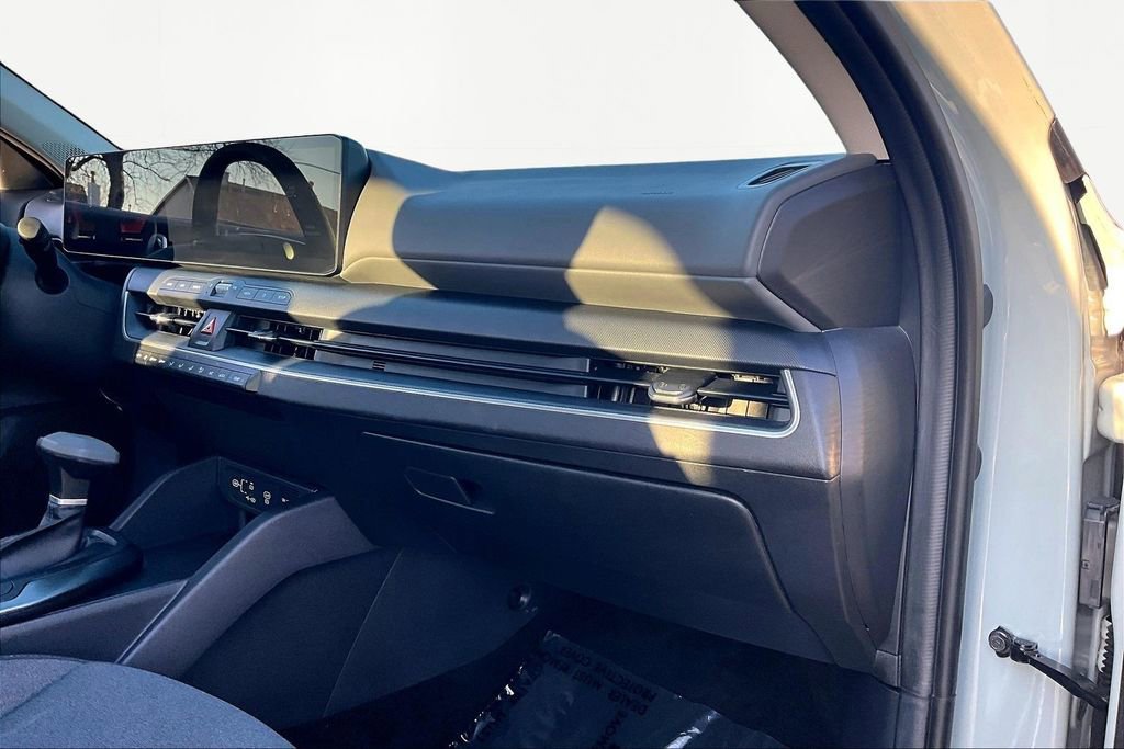 Used 2025 Kia K4 LXS image 16