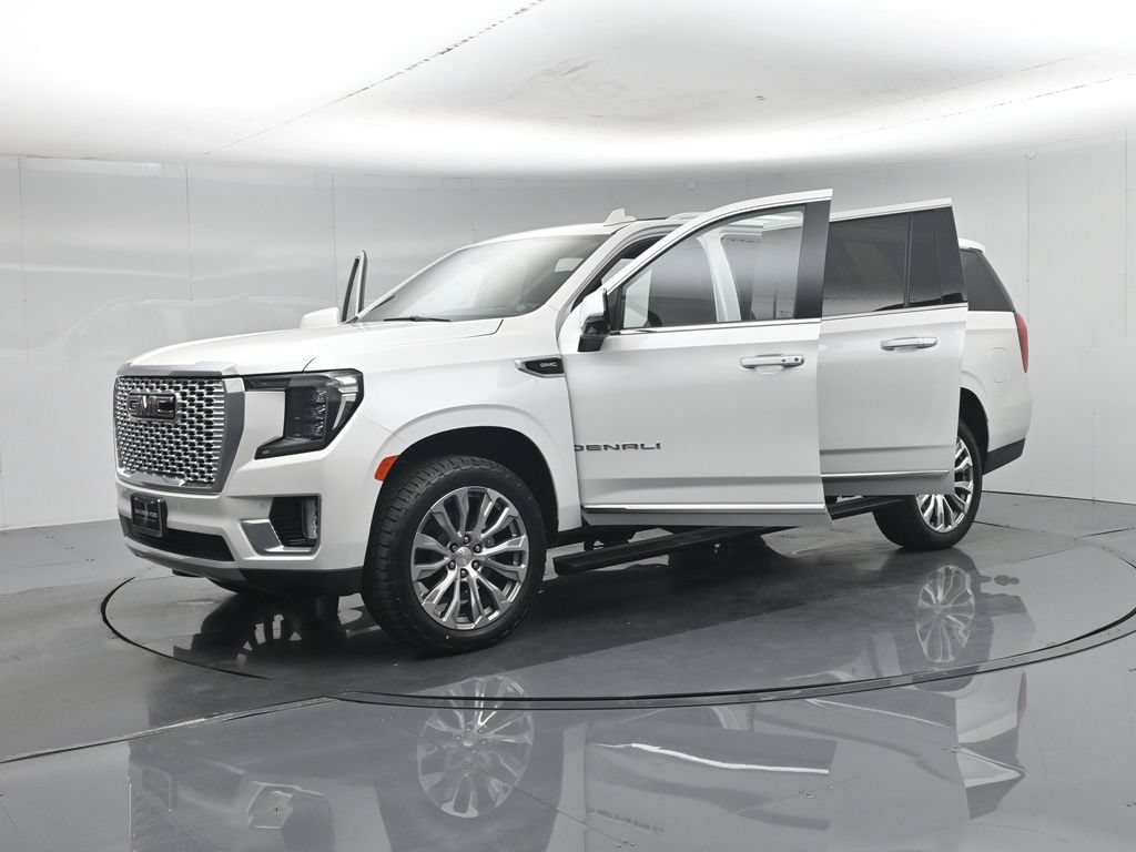 Used 2023 GMC Yukon XL Denali AWD/4WD image 32