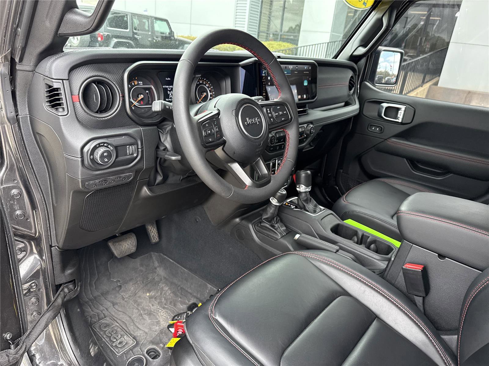 Used 2024 Jeep Gladiator Rubicon w/ Technology Group image 25