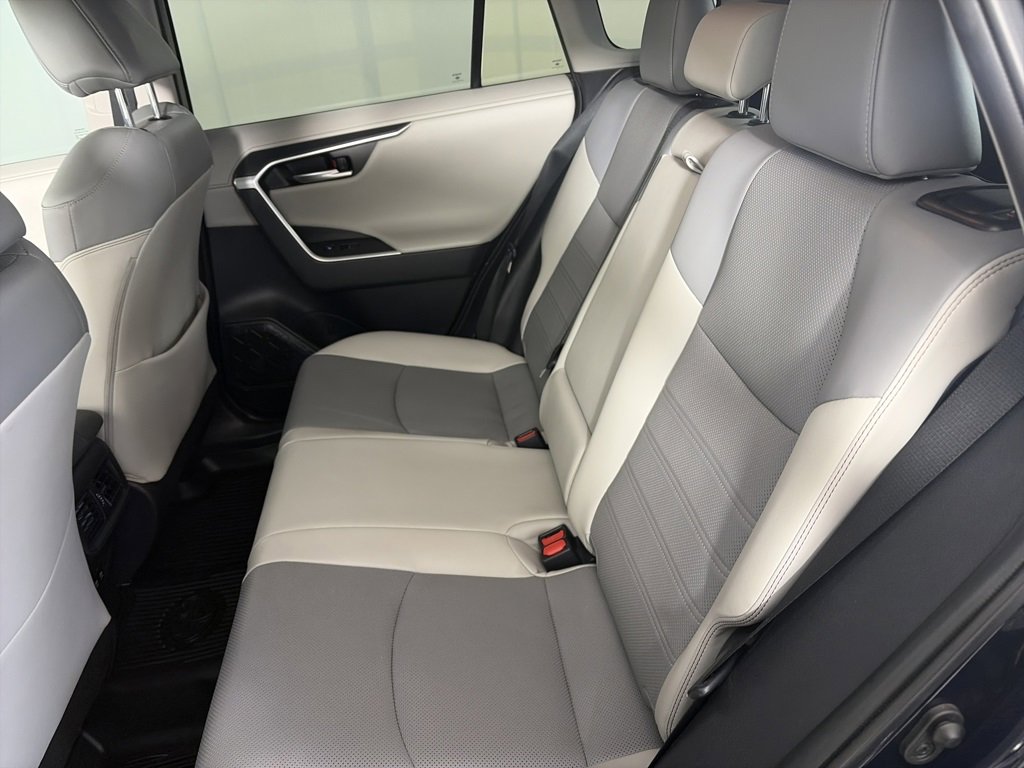 Used 2020 Toyota RAV4 Limited image 13