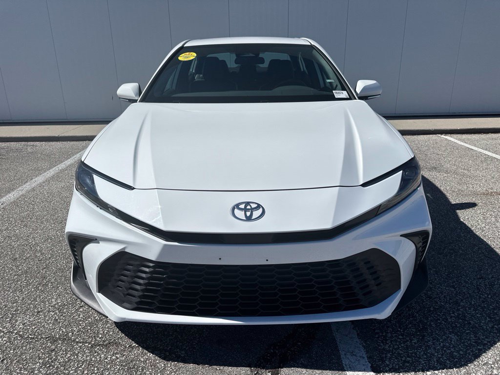 Used 2025 Toyota Camry SE FWD image 11