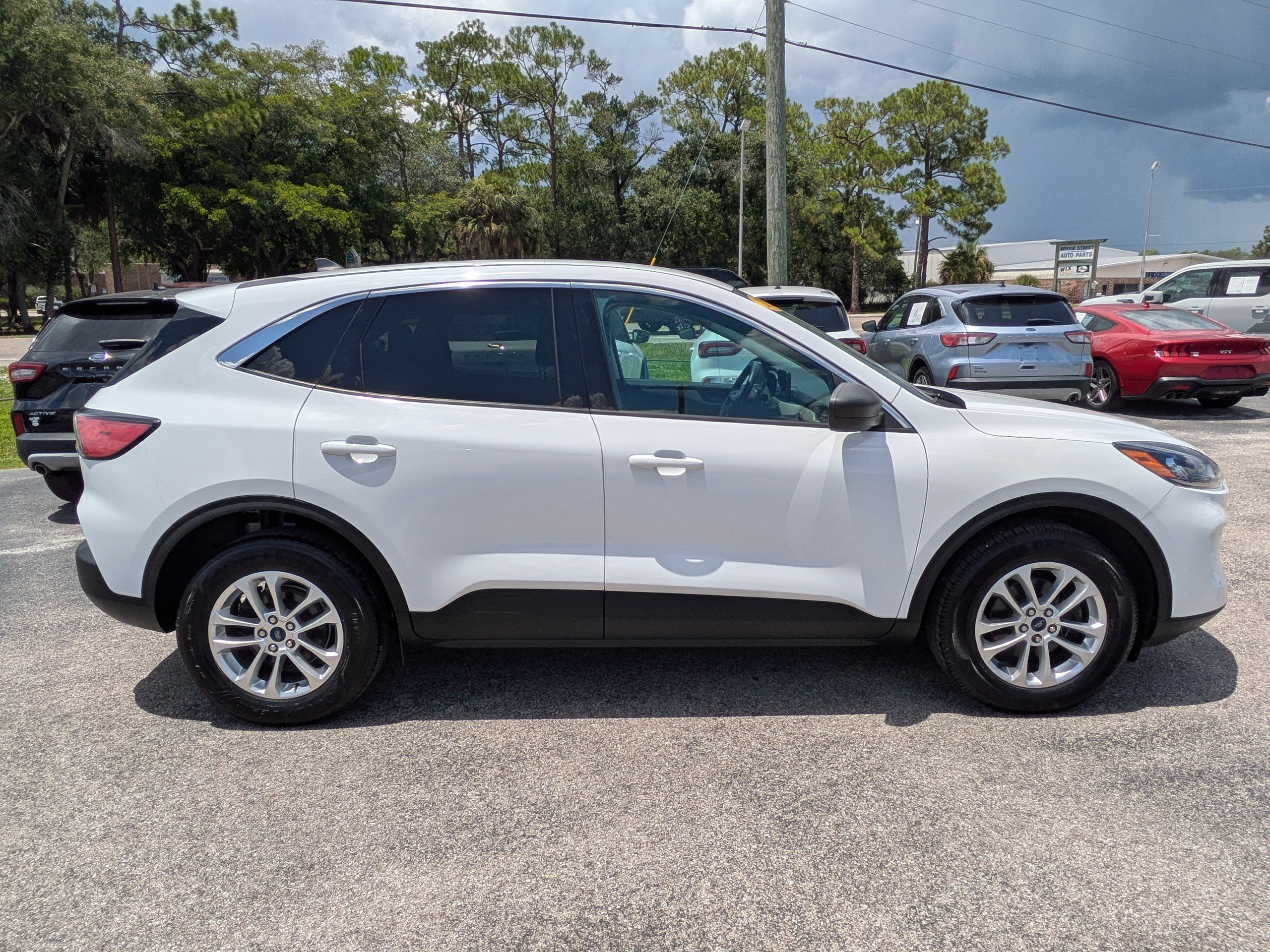 Certified 2022 Ford Escape SE AWD/4WD image 3