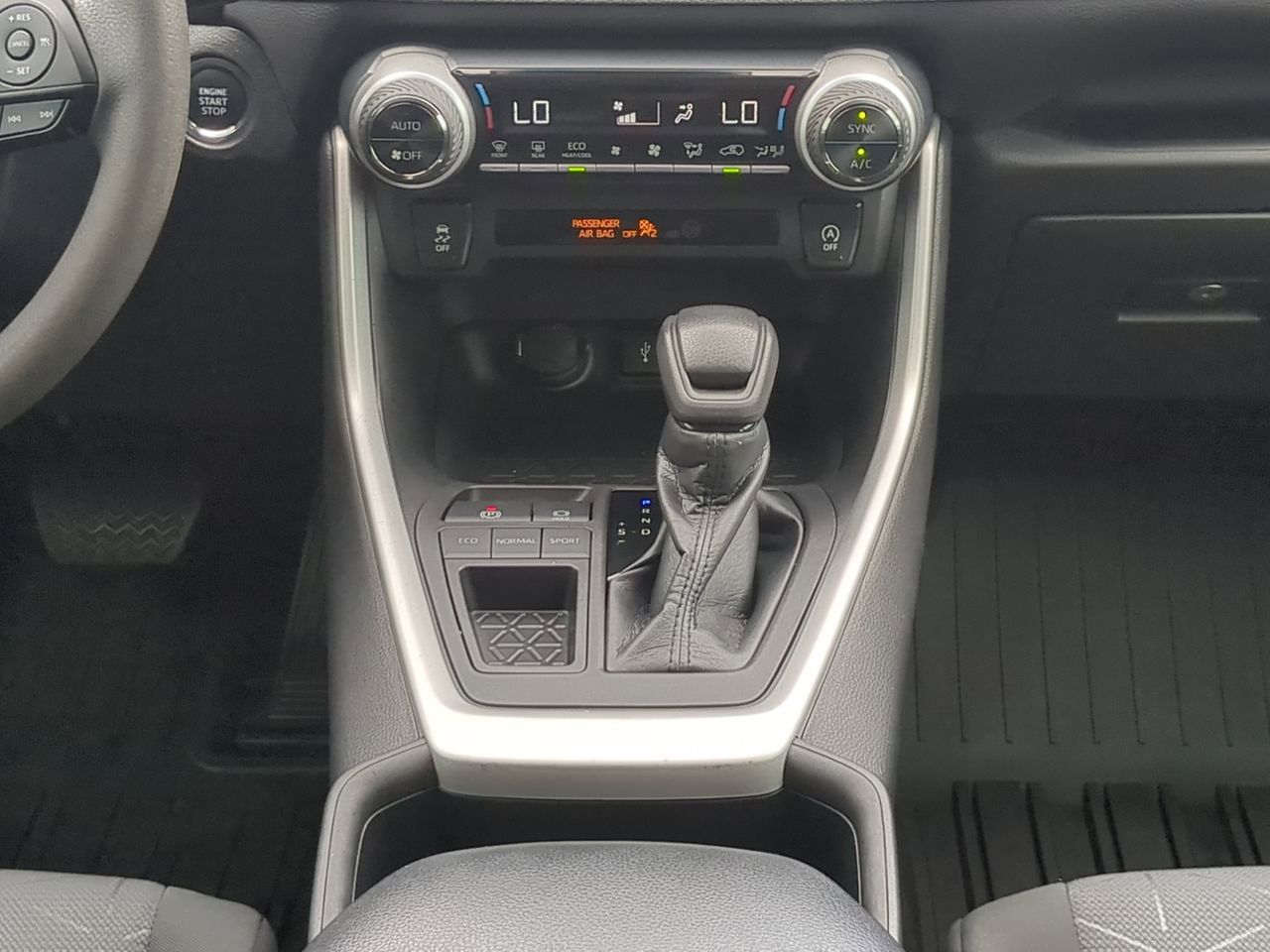 Used 2022 Toyota RAV4 XLE FWD image 17
