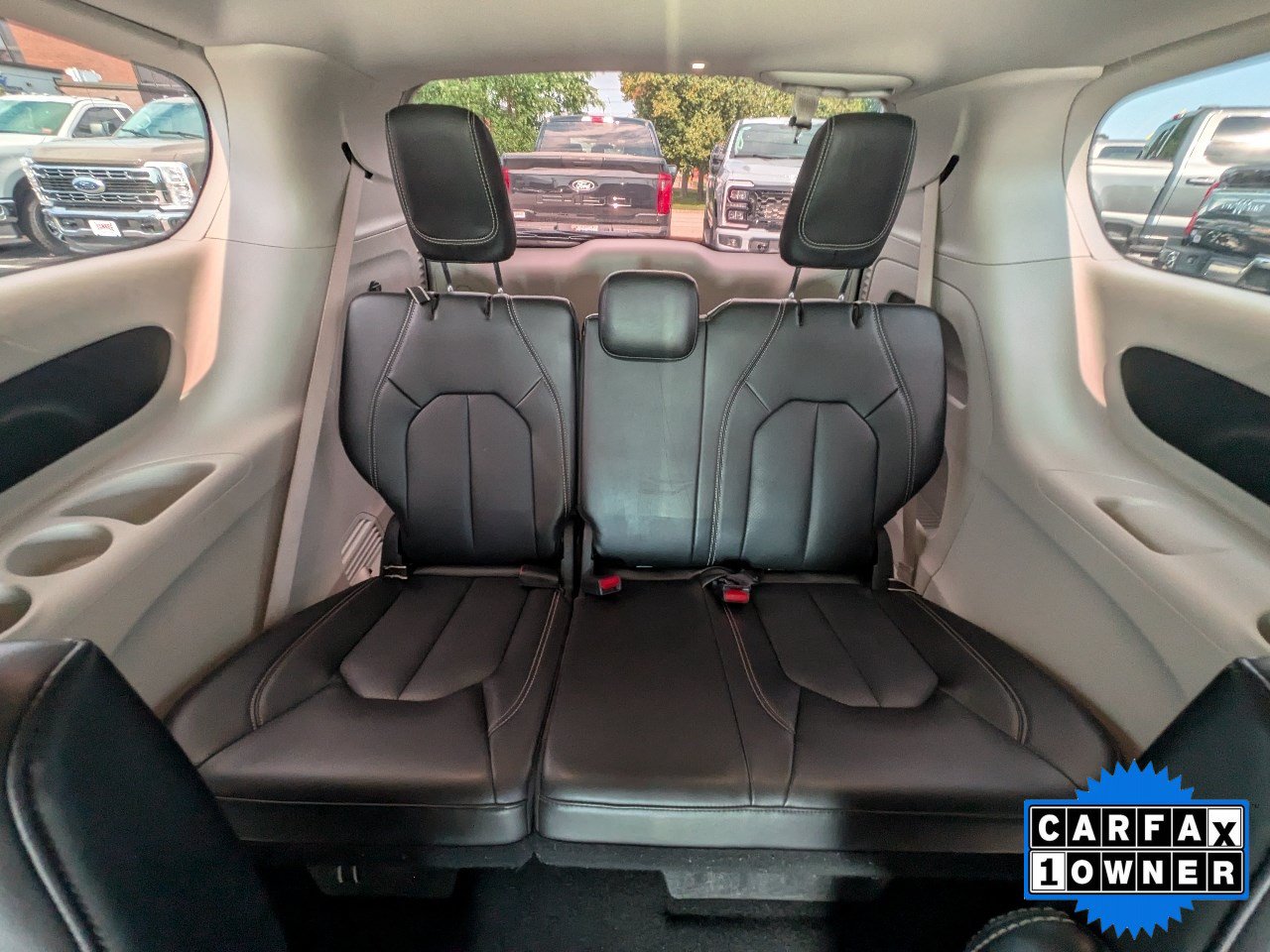 Used 2023 Chrysler Pacifica Touring-L FWD image 15